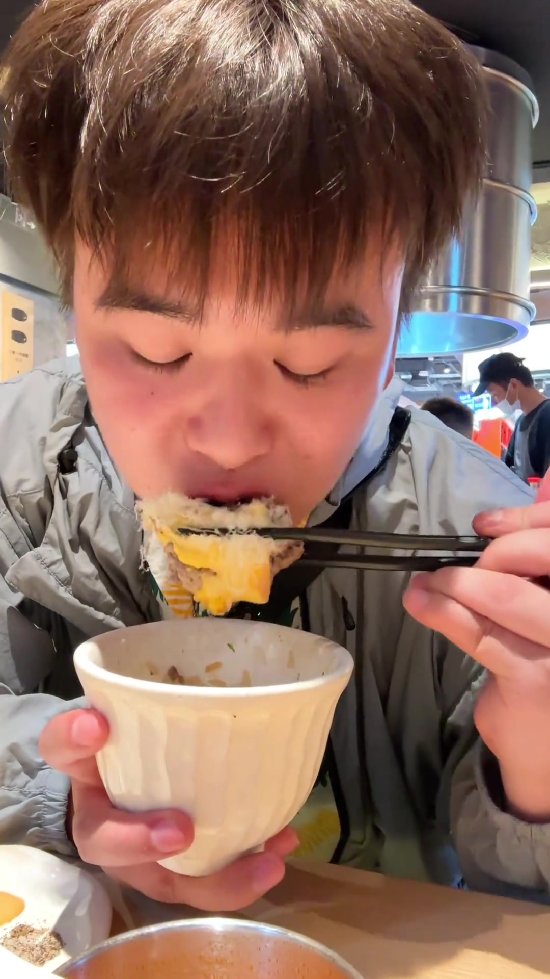 在南京觅食的新体验,手打牛肉饼配饭,这口你受得了吗?