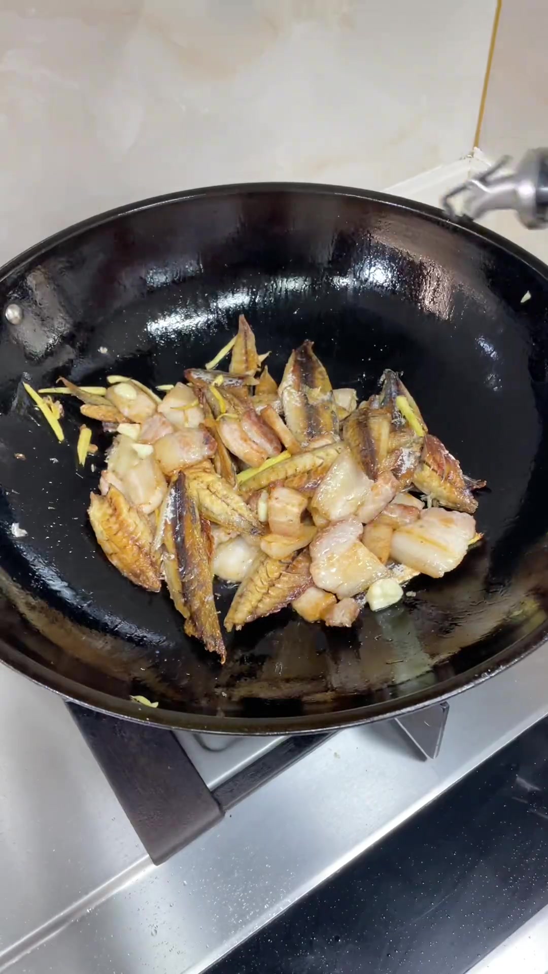 这个从小吃到大的巴浪鱼干也叫熟鱼干