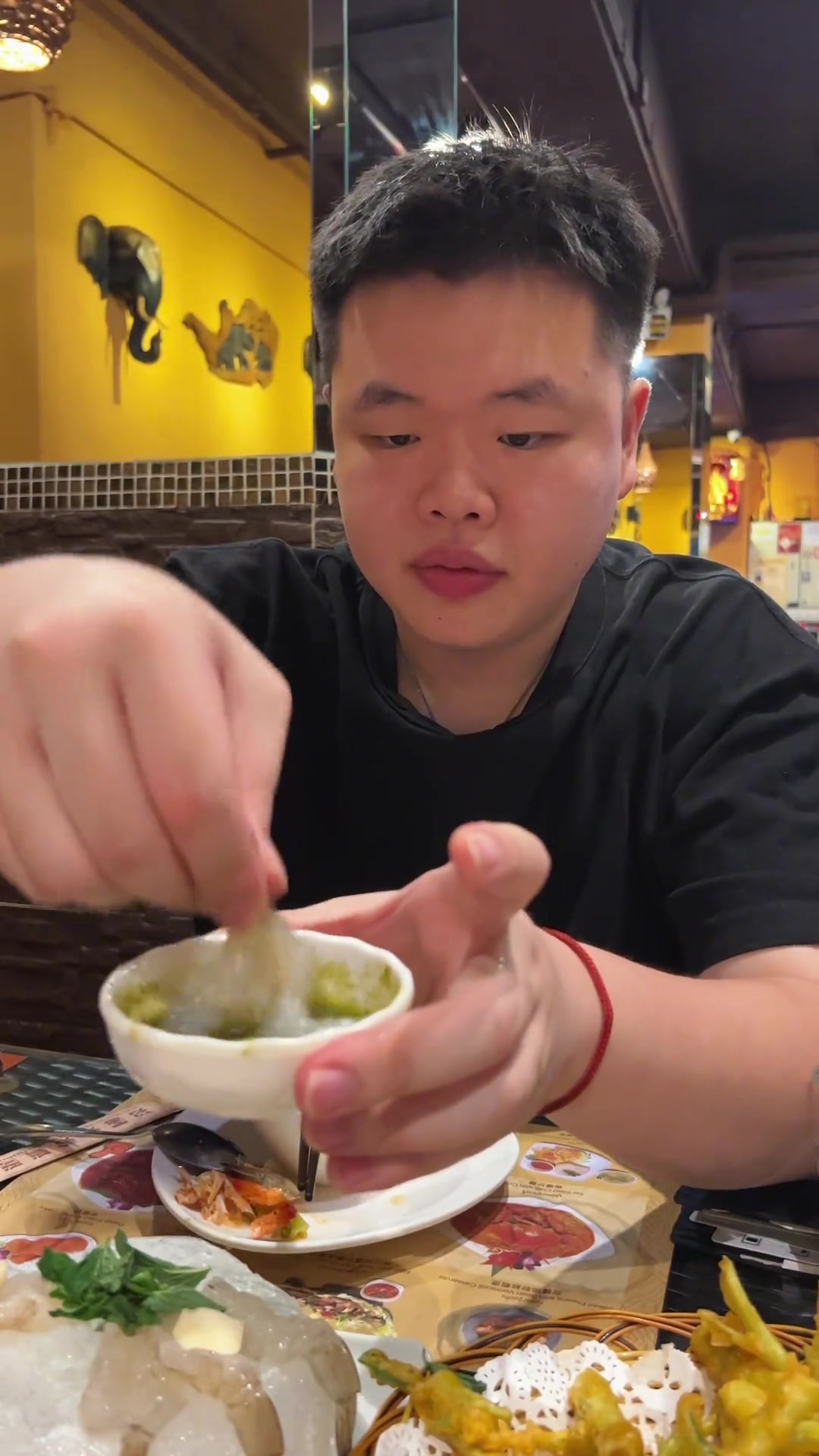 你们吃泰国菜喜欢点什么?反正生虾我一人干两盘