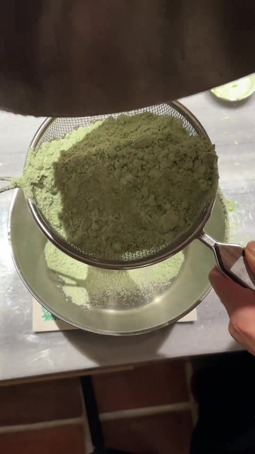 女儿和老公都等着吃的抹茶磅蛋糕……