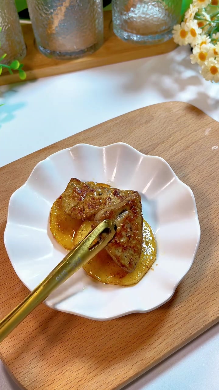 10月龄宝宝辅食|苹果香煎鹅肝 宝宝吸收不好不长肉,一定要试试苹果香煎鹅肝,营养好吃又补铁