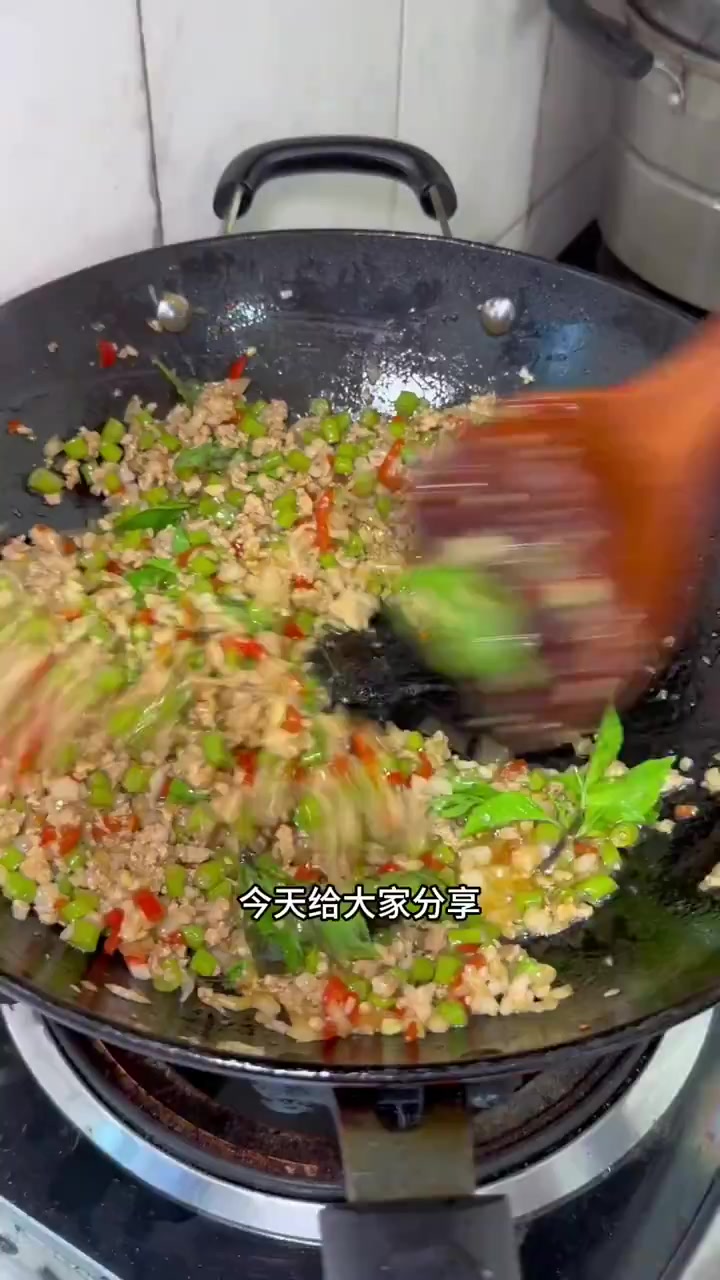 是时候给自己的饭桌上新增一个菜品了,Mary版打抛猪肉饭