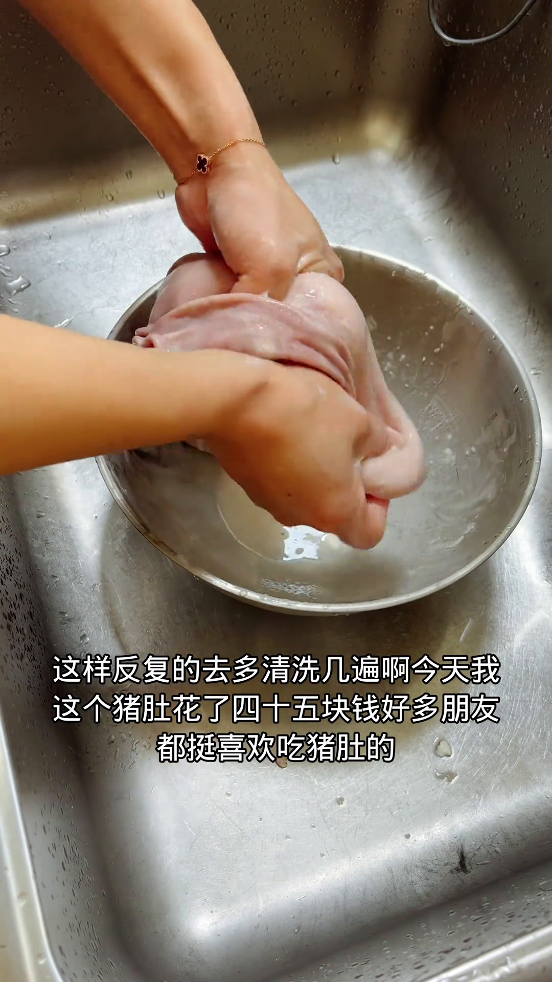 冬天一定要给家人炖一锅猪肚山药莲子汤,暖胃又暖身!