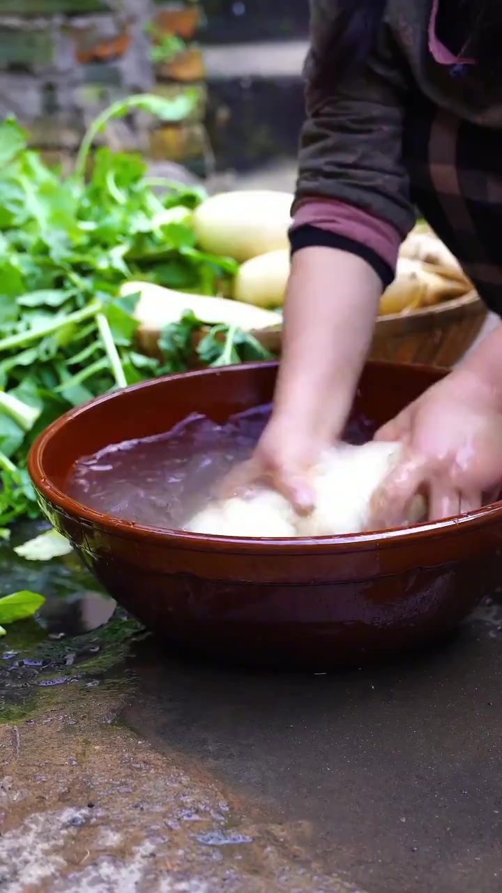 热腾腾的水饺,是冬至里最动人的温暖,白茫茫的大地