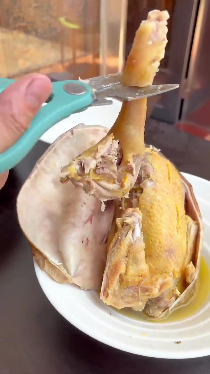 疼爱老婆的男人运气不会太差,椰子炖猪肚鸡!