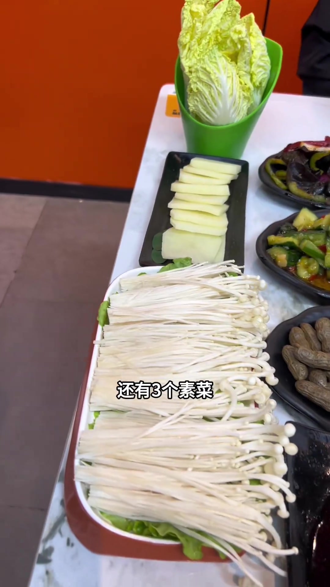 带丽丽姐吃石锅豆花鲜牛肉火锅