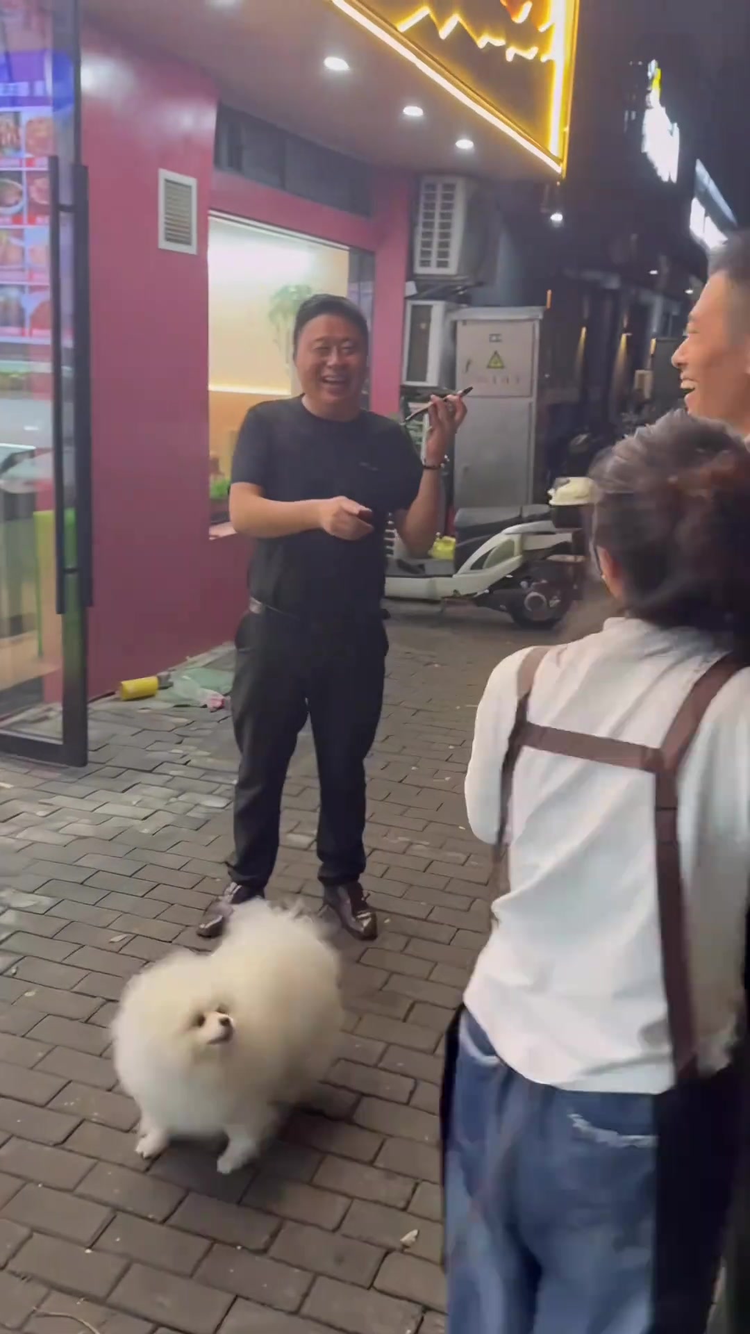 儿子休假悄悄回家,妈妈笑着笑着就哭了……常回家看看,这就是幸福的具象化!@江西武警