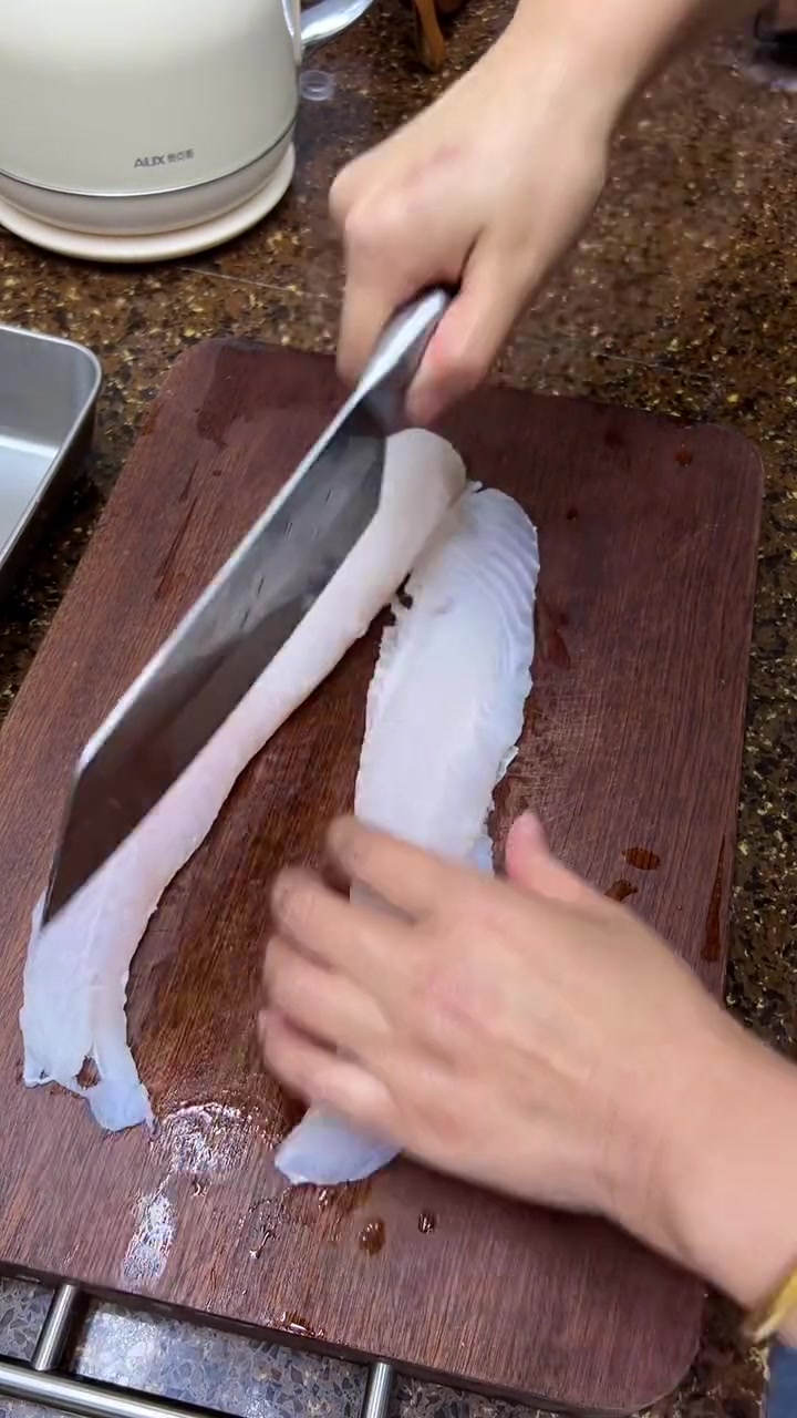 天气越来越冷了,做上一锅番茄咕噜鱼,汤汤水水、热热乎乎的