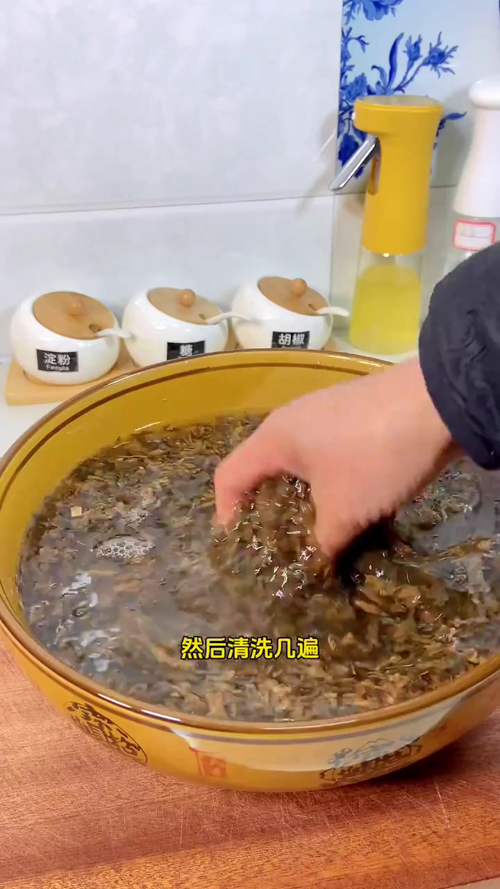 湖北人的年夜饭怎么能少了梅菜扣肉呢,肥而不腻,入口即化