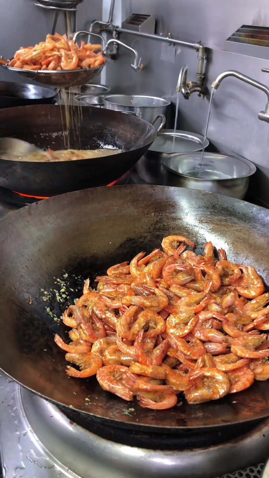 粤菜起酒席一般都是分工合作完成一个菜效率高