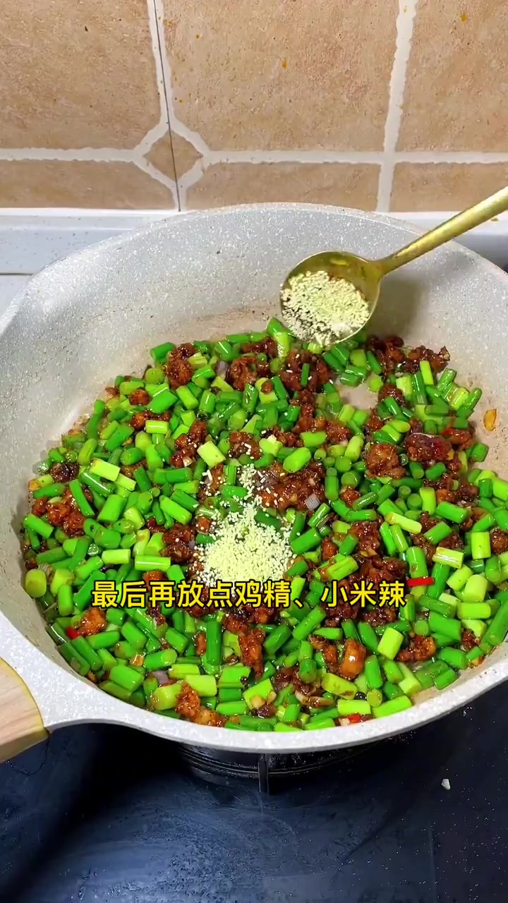 今天妈妈做了个被菜名耽误的的下饭菜—苍蝇头