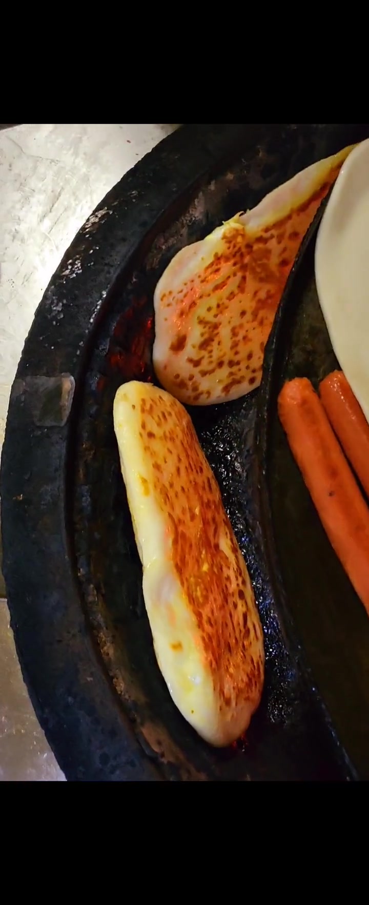 晚上八点去吃火烧饼灌鸡蛋是一种怎样的体验?