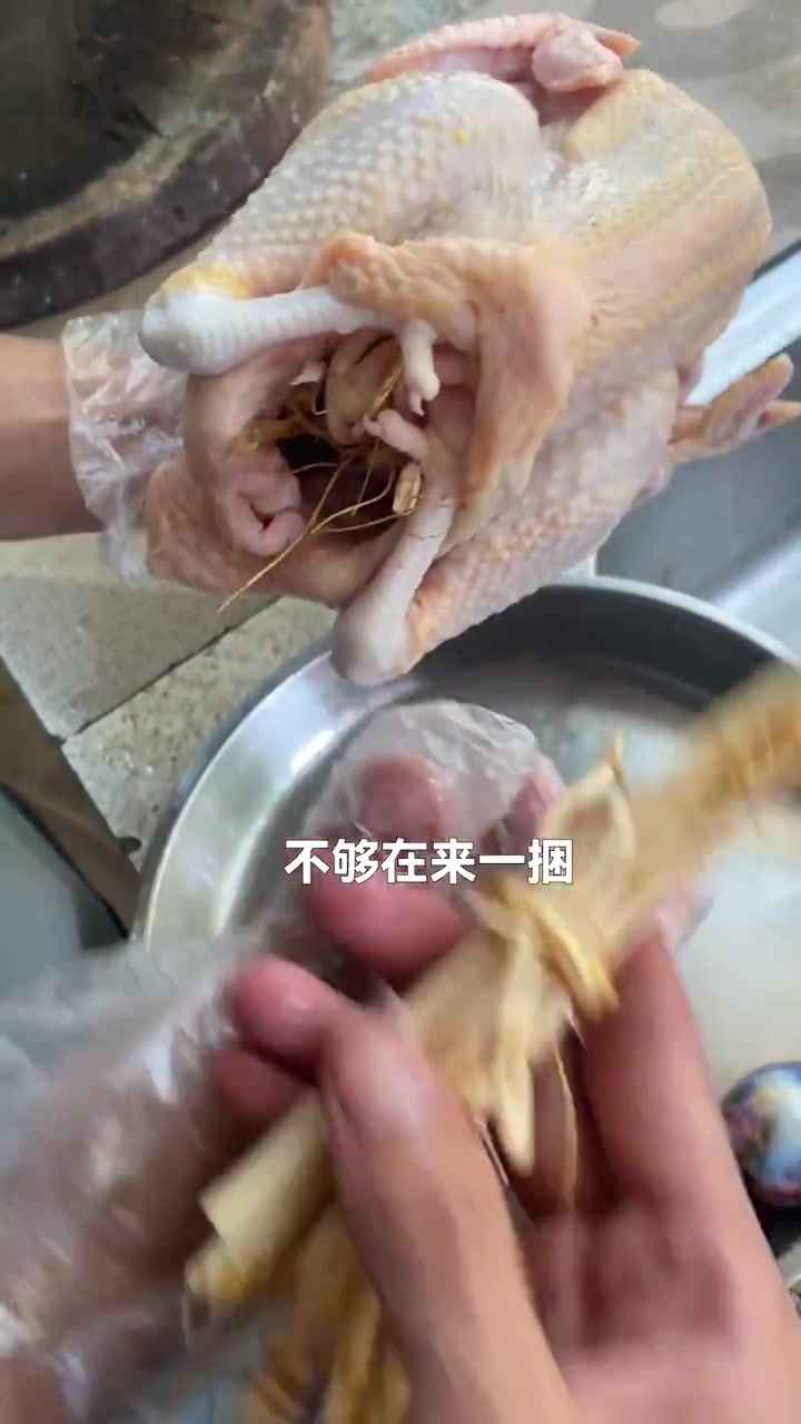 正宗土鸡 五指毛桃蒸鸡 农村美食