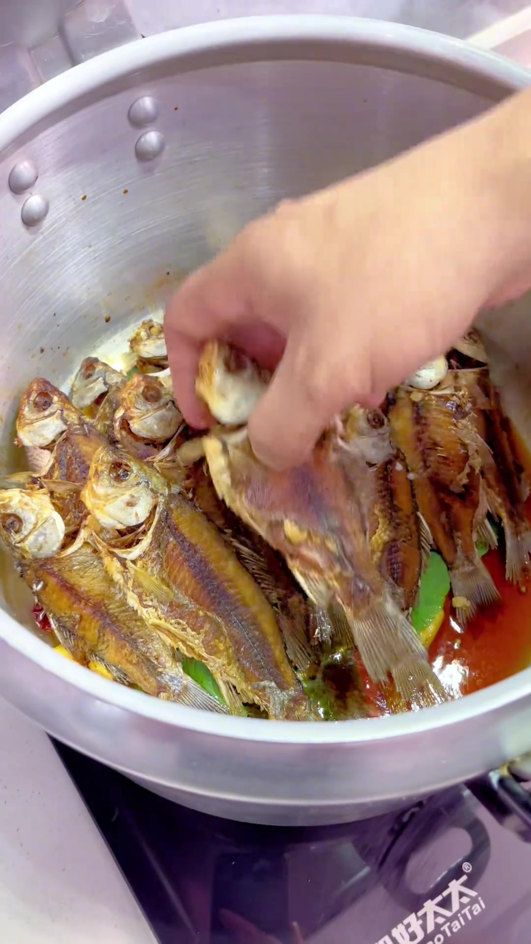 美食教程糖醋酥鲫鱼