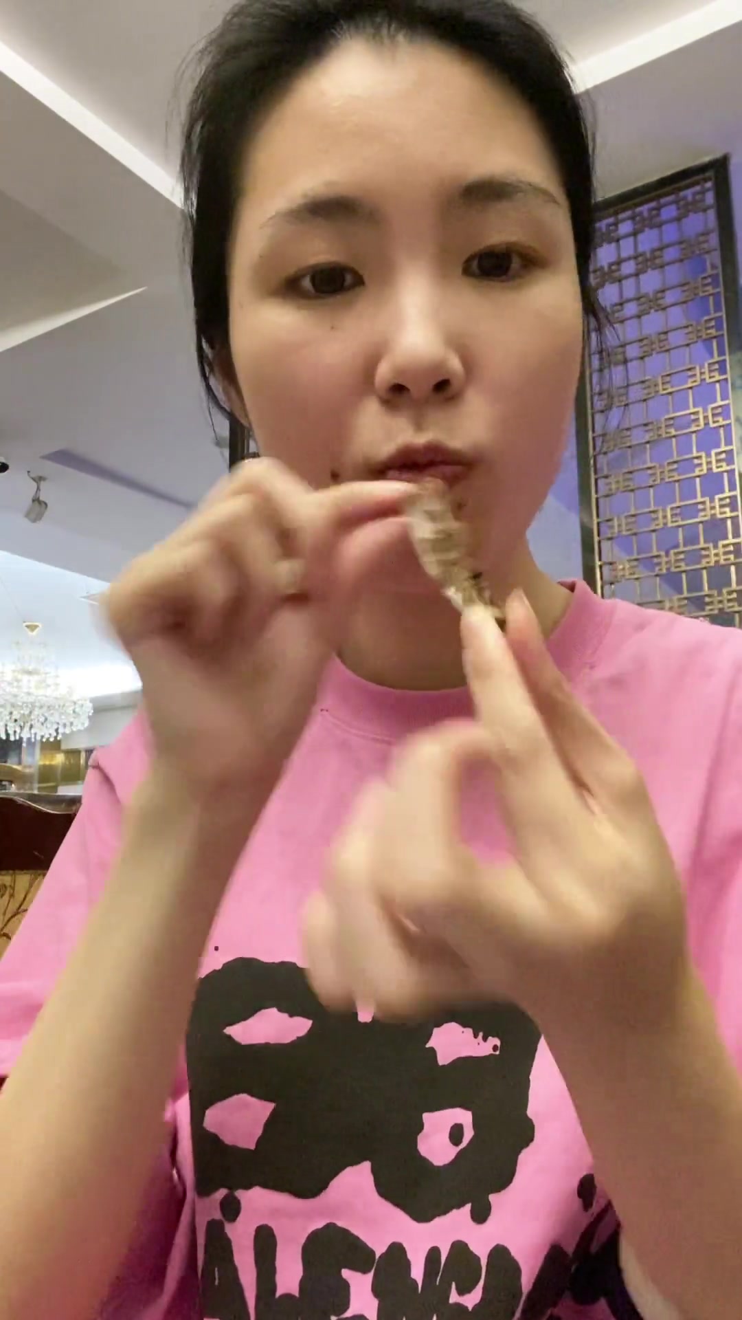 小小牛胃女生宅家一晚能吃多少|面包 踩雷外卖 烧烤炒菜