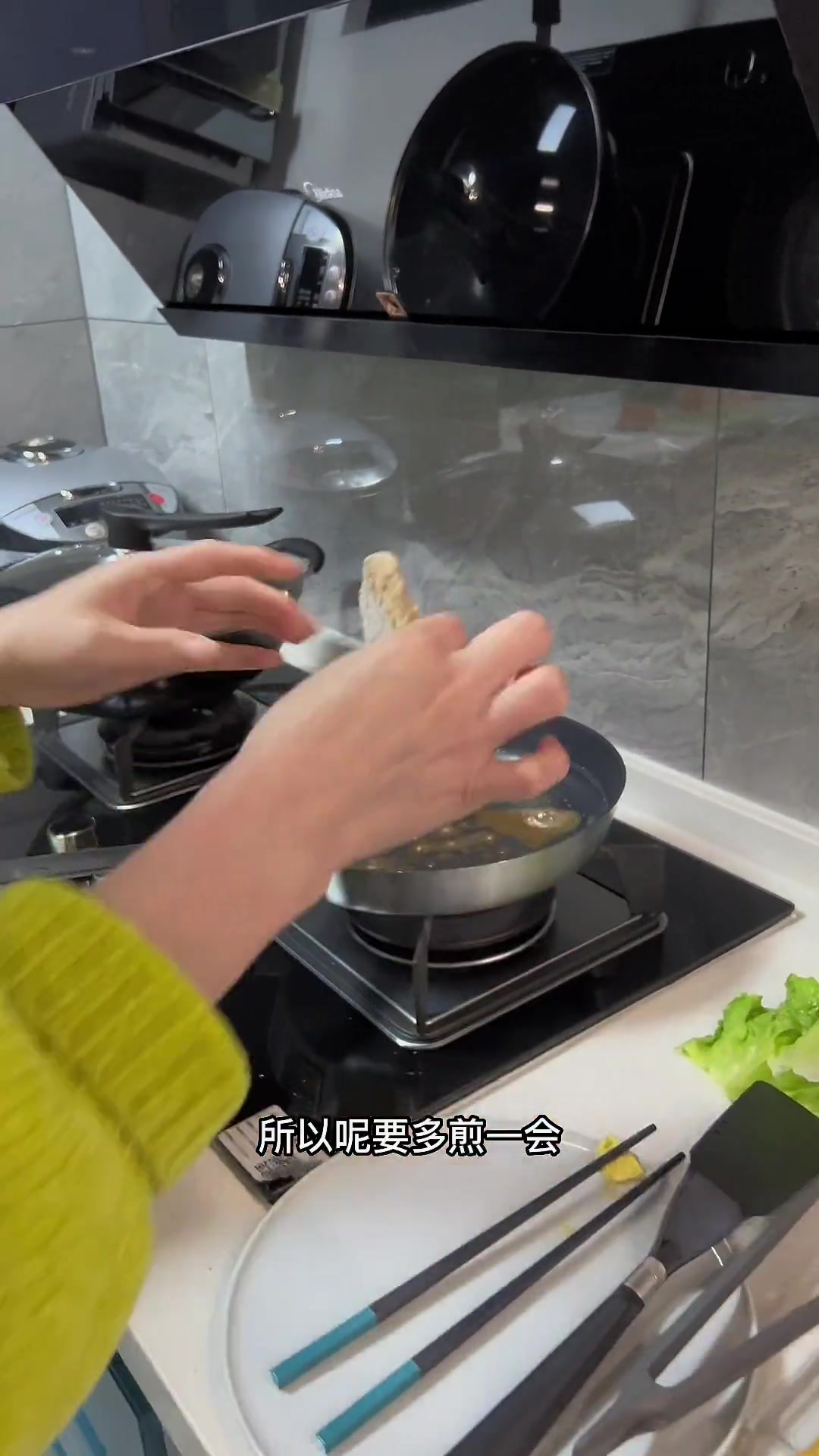 今天教大家做一个老八秘制小汉堡!
