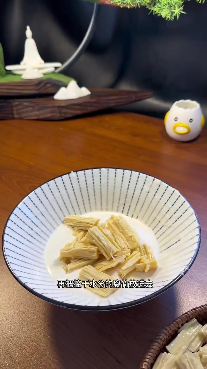 炝锅腐竹来喽,过年的餐桌上做起来吧