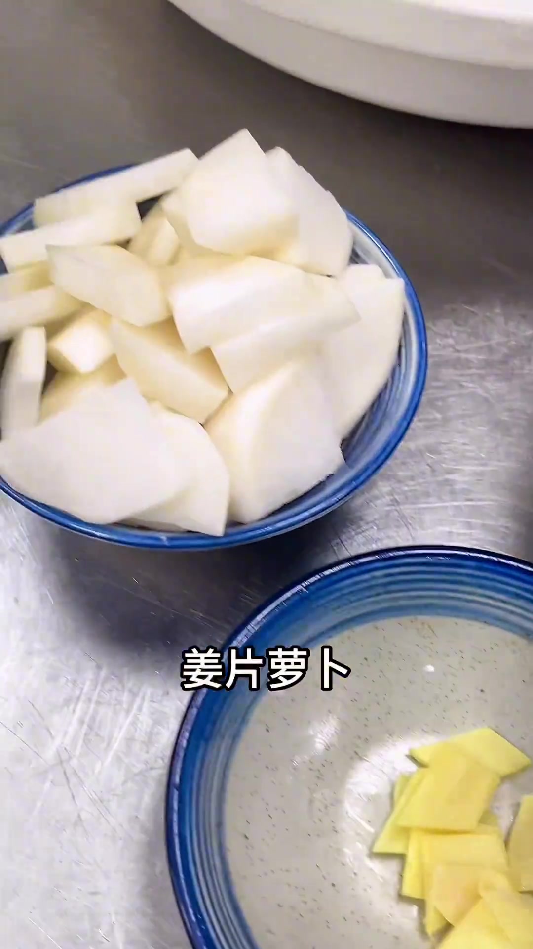 浓汤炖鱼头。70.80年后儿时回忆满满的治伤口的营养鱼汤