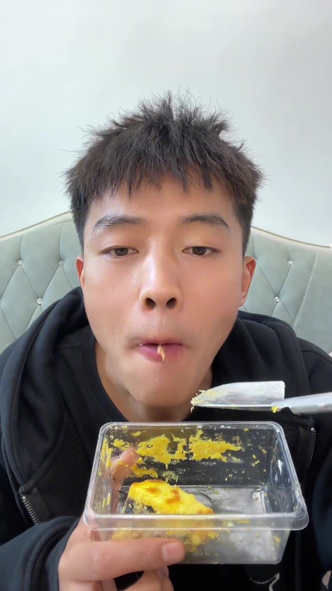 吃一个发财小蛋糕,祝看到的朋友都发财