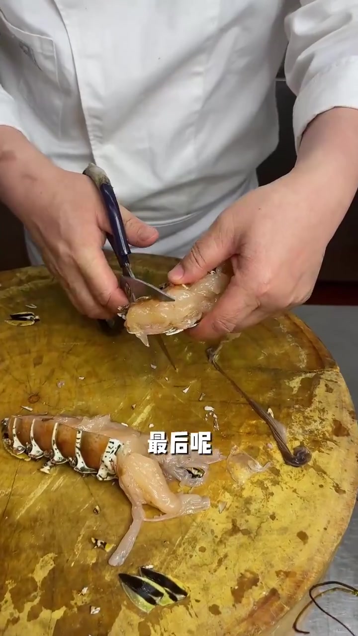 上汤焗龙虾,年夜饭餐桌上非常有面子的一道菜,美味佳肴