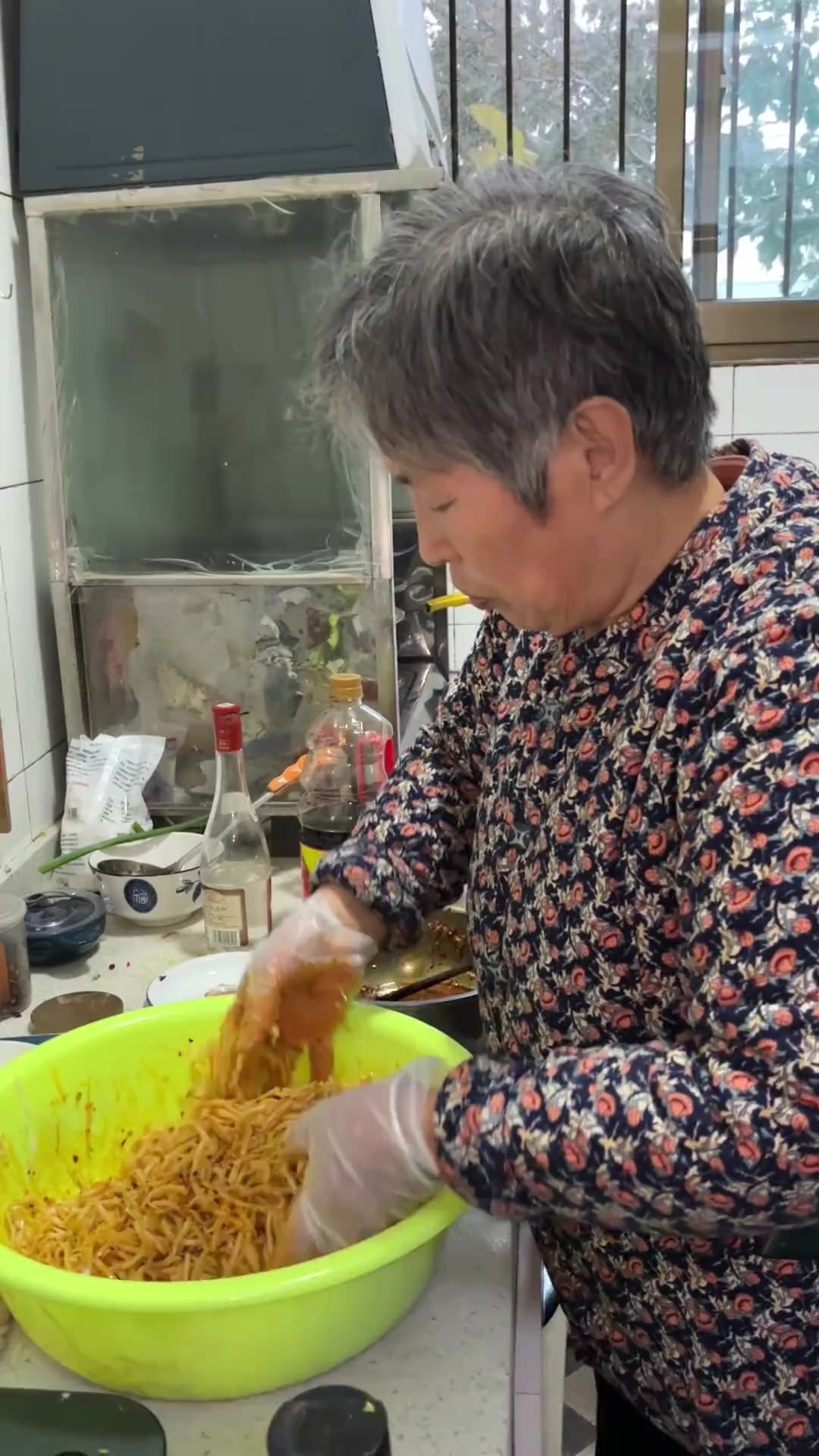 芥菜辣丝 又到了山西人腌制下饭菜的季节!来看看妈妈用5斤芥
