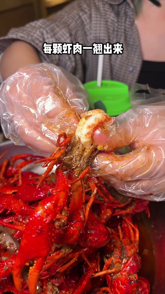 芝士小龙虾拉丝那么长～竟然屏幕都装不下了～