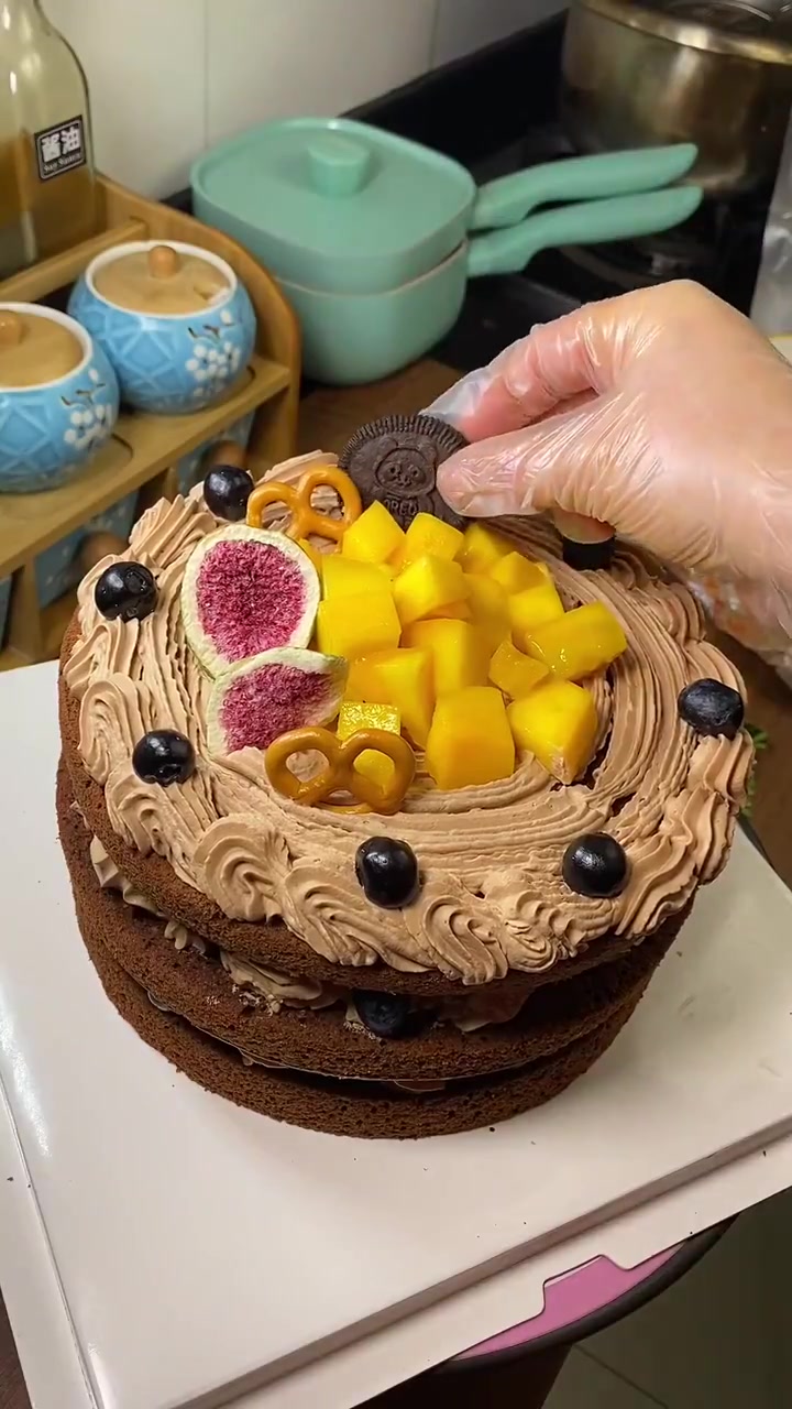 生日蛋糕不会抹面,那就不抹呗!做个裸蛋糕也挺好的,祝