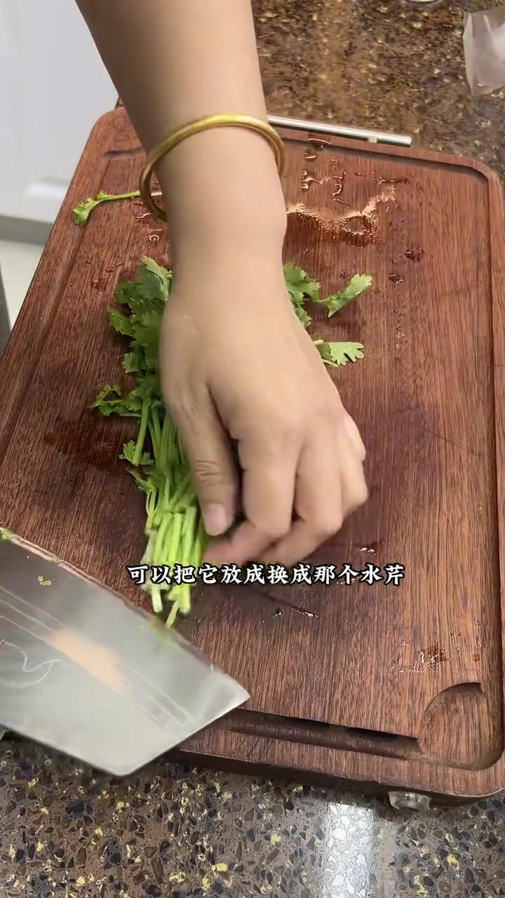 这个干煸鱿鱼须我在饭店吃到第一口的时候我就想