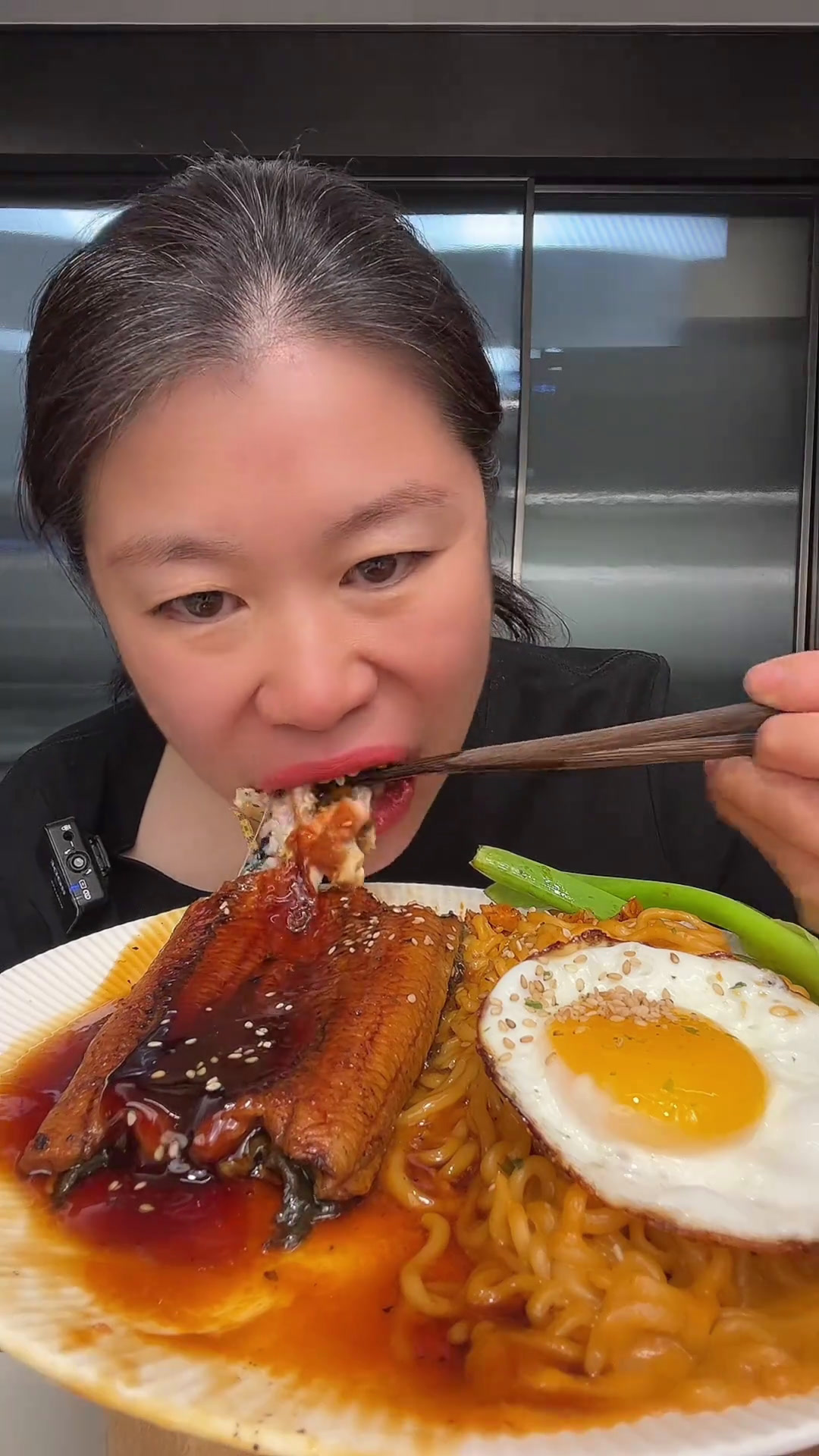 很多人说想看妈妈吃鳗鱼火鸡面