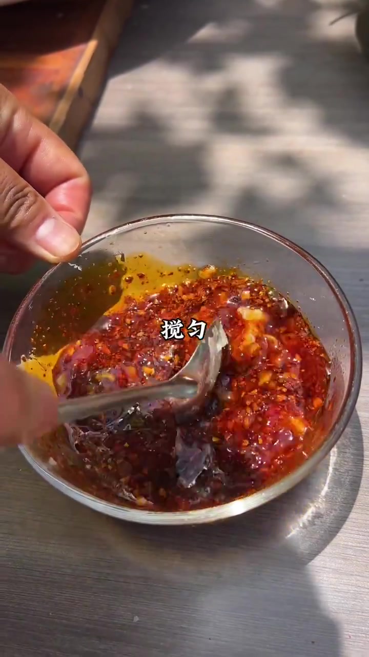 农村柴火灶上摊煎馍,晋南人民最喜欢的美食之一