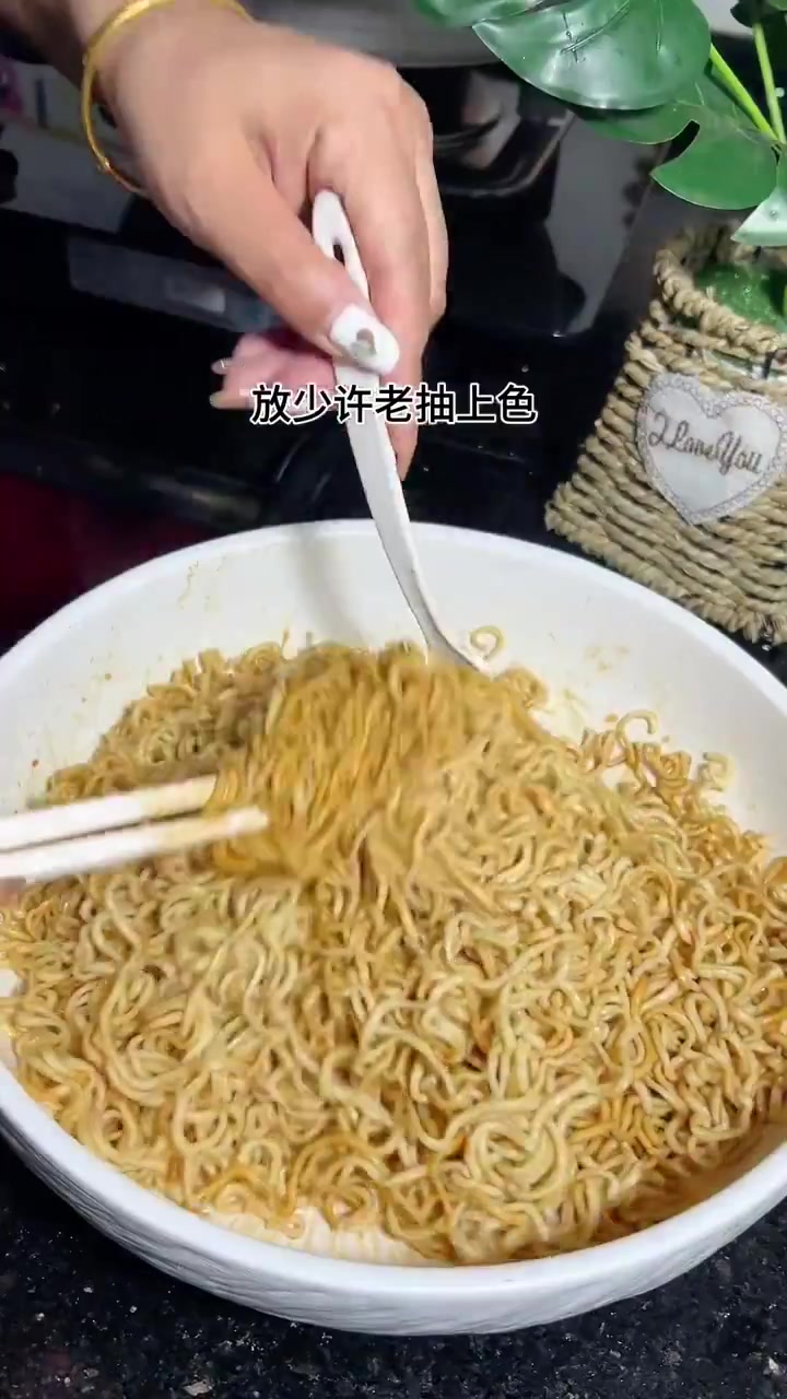 可惜你不是潮汕人,所以不知道潮汕湿炒牛肉面有多好吃