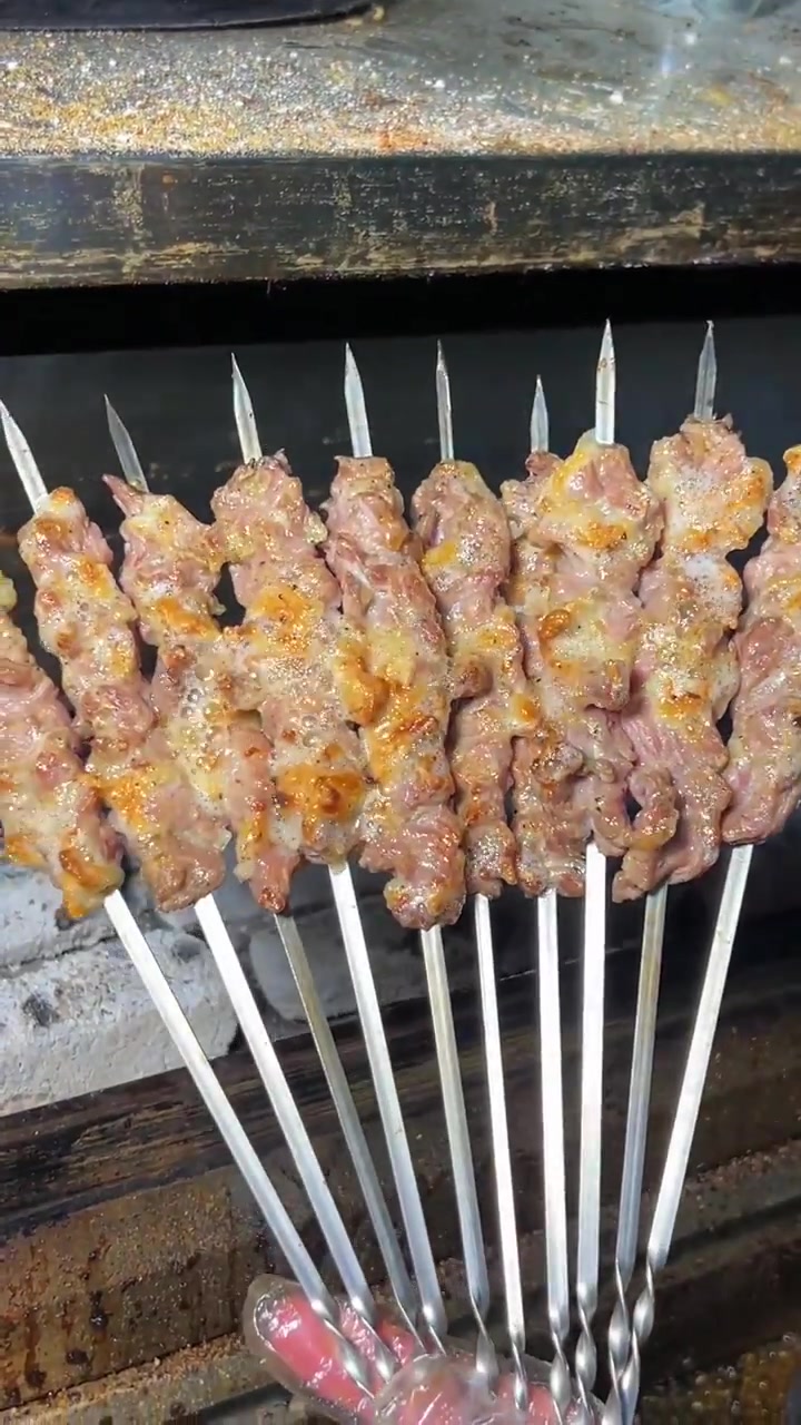 新疆羊肉串怎么腌制烤出来好吃!今天为大家分享过程