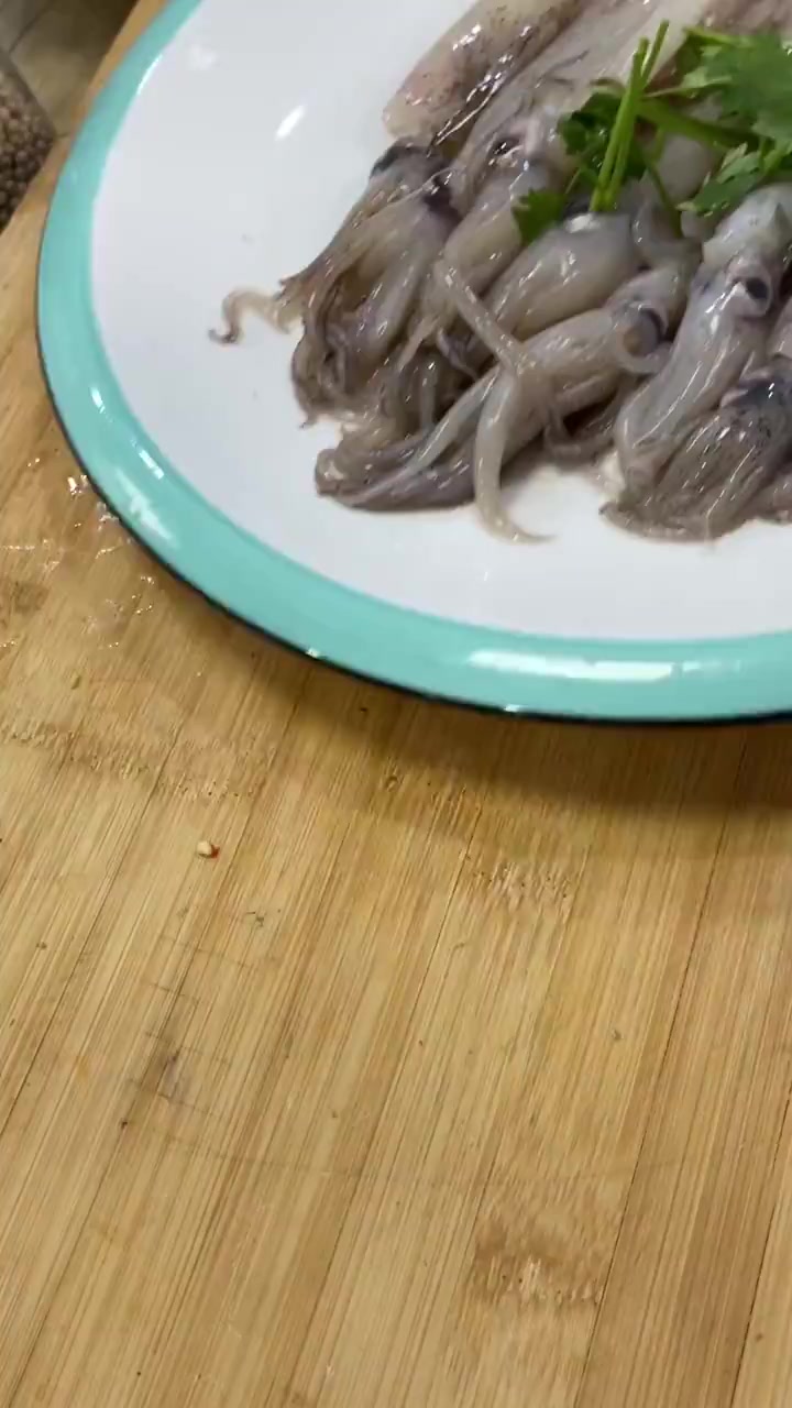 笔管鱼怎么做,五花肉烧笔管鱼