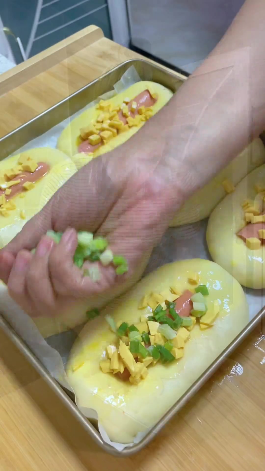 今天给孩子做好火腿芝士面包、做法简单好吃孩子在家上网课