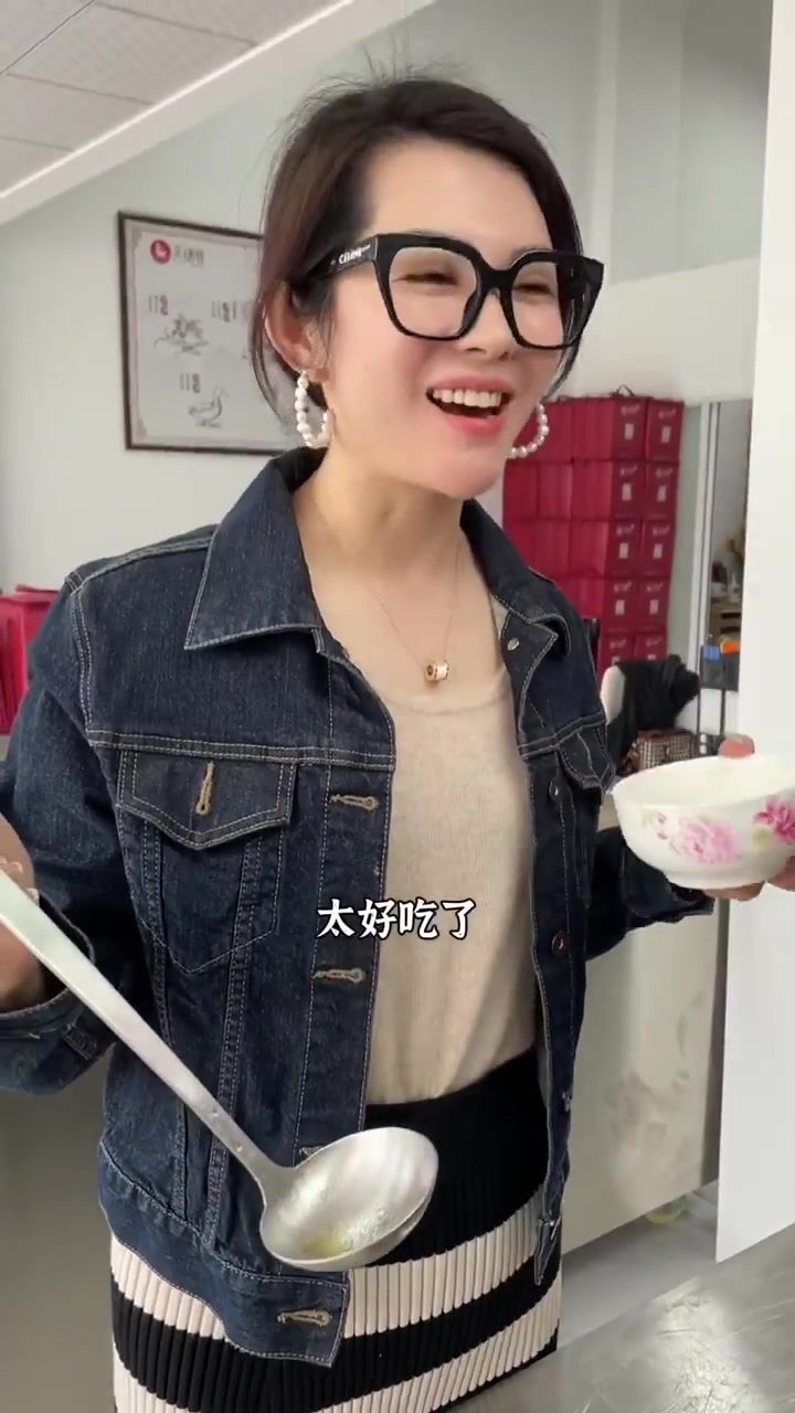 跑到南汇 就为了这一口 灰煻鸭 太赞了 上面还盖着粽叶
