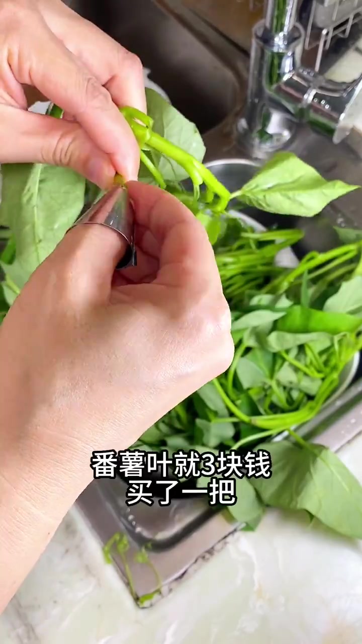 天热了,一碗番薯粥就很满足了