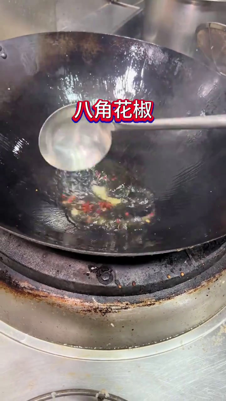 红烧酱焖鱼籽。山楂树餐厅