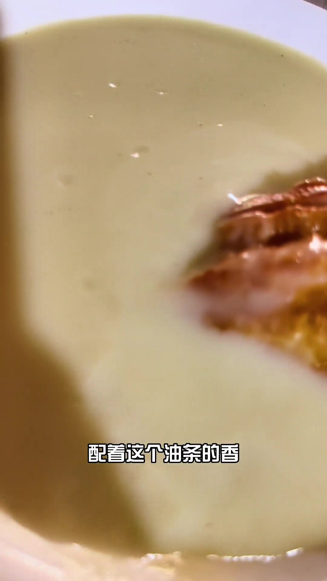 山东滕州,早餐来一碗白粥,配一根油条,绝绝子!