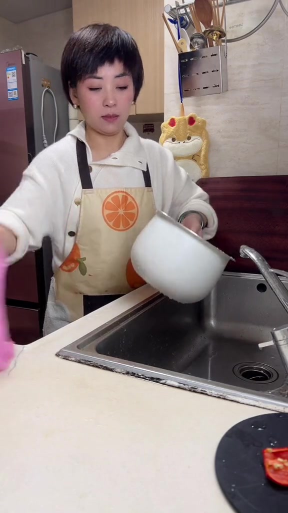 我家两个孩子不爱吃饭的时候我就会给他们做“排骨焖饭”
