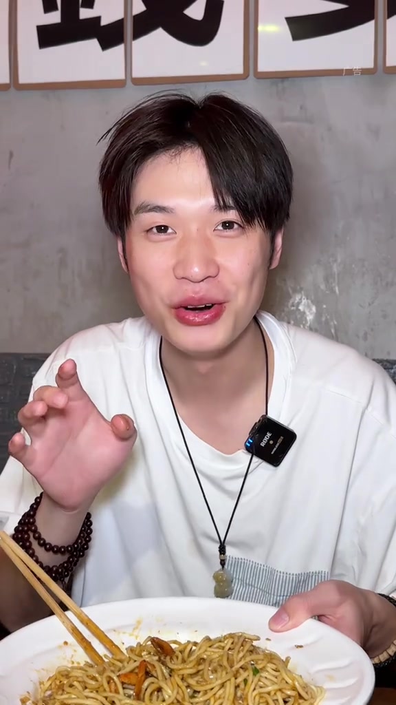 小龙虾,大闸蟹,想起我都流口水,这顿吃爽了!
