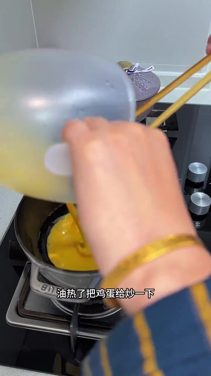 腊肉腊肠煲仔饭 很快手的一人份煲仔饭
