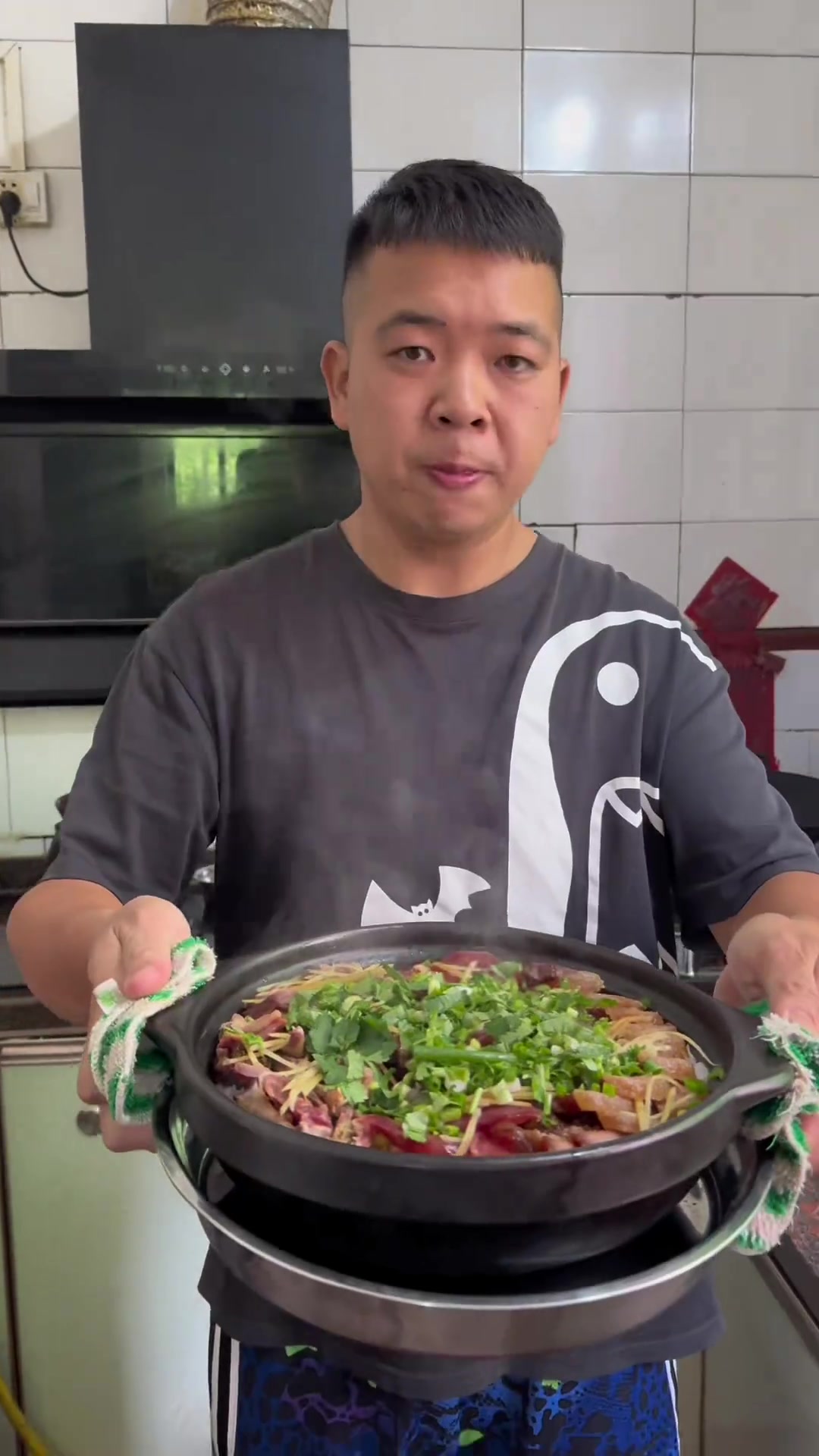 腊鸭腊味煲仔饭 没有一个广东人会拒绝一煲腊味煲仔饭