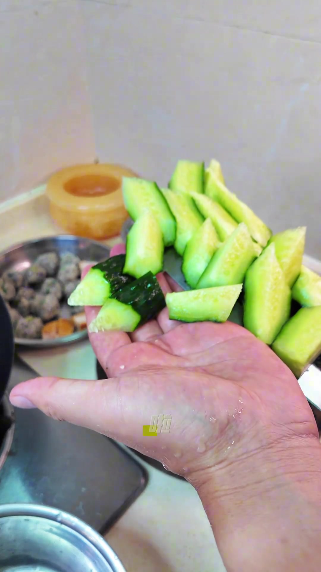 经典家常快手菜!青瓜炒鲮鱼球真的又快又好吃!