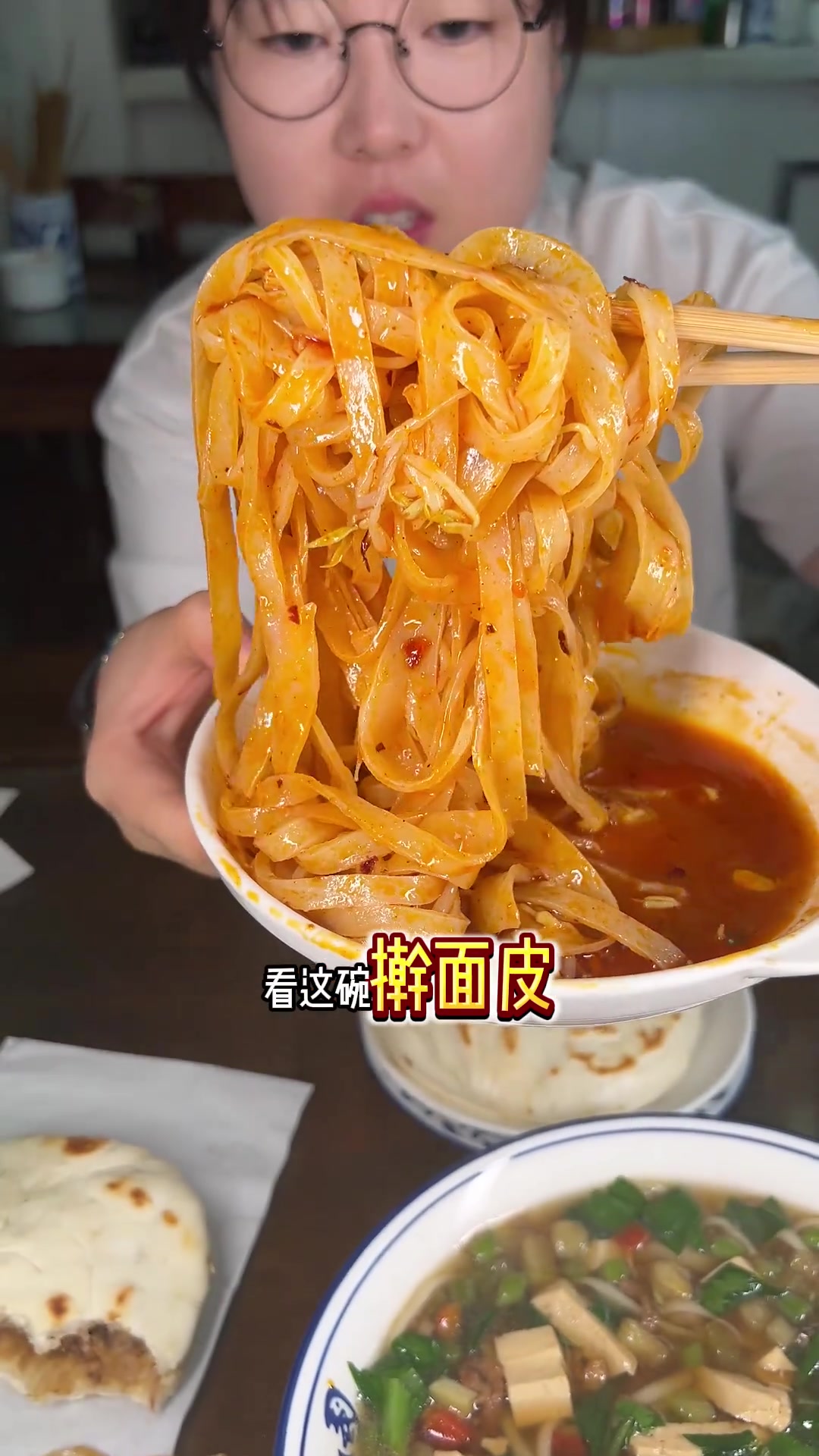 谁懂!泾阳这碗热气腾腾的臊子面加肉夹馍,我狠狠爱!