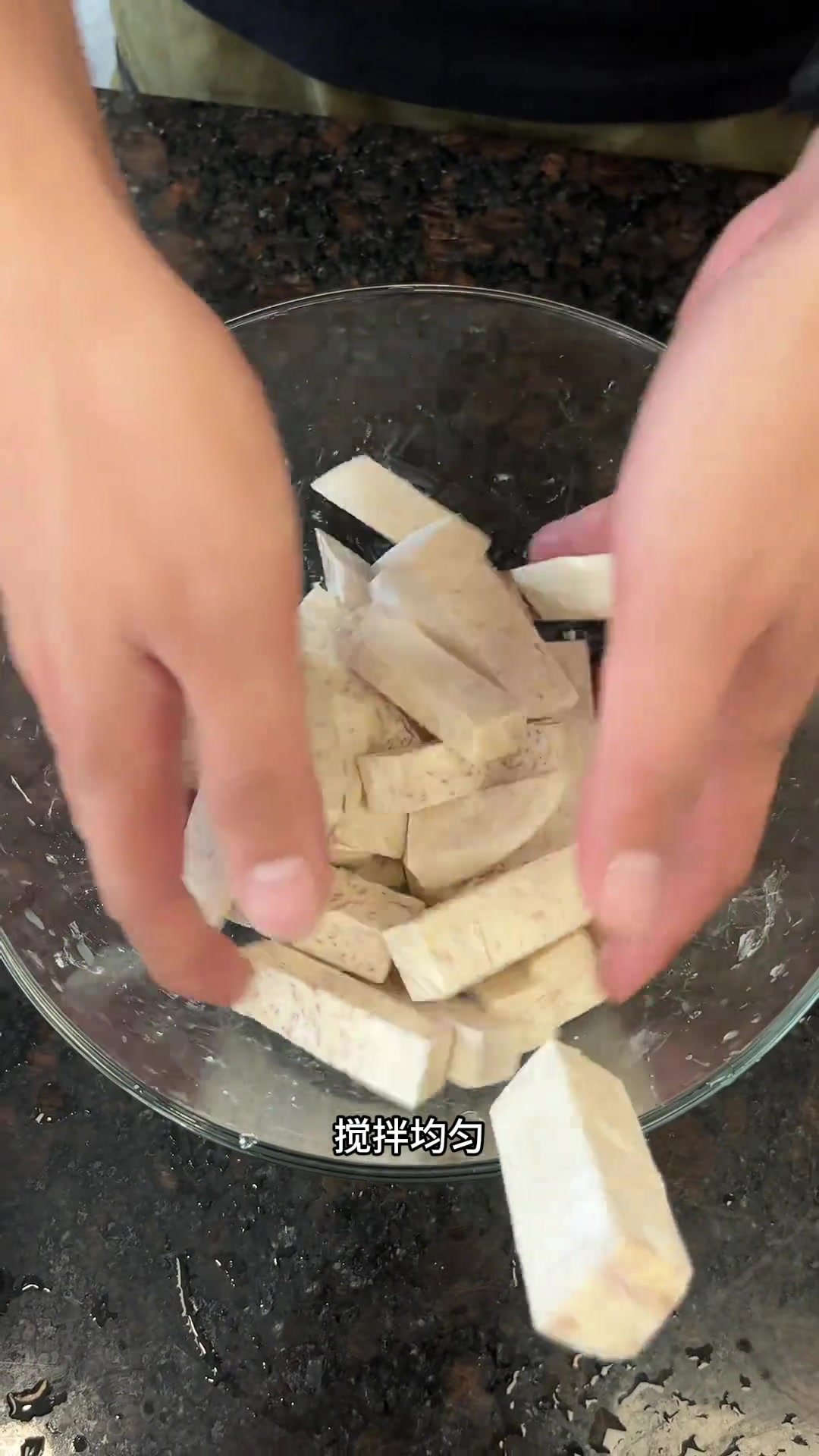 秋天的味道 秋天,是一幅被落叶染黄的画卷