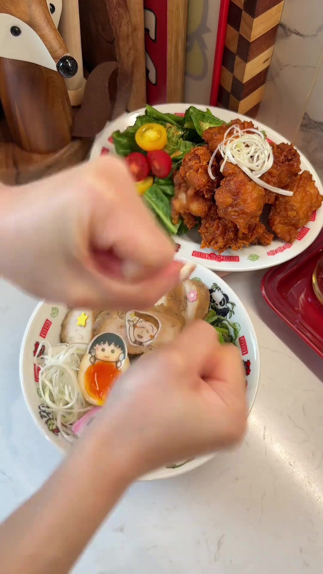 逐渐变冷的天气里吃一碗热乎乎的鸡汤拉面和叉烧饭再合适不过啦