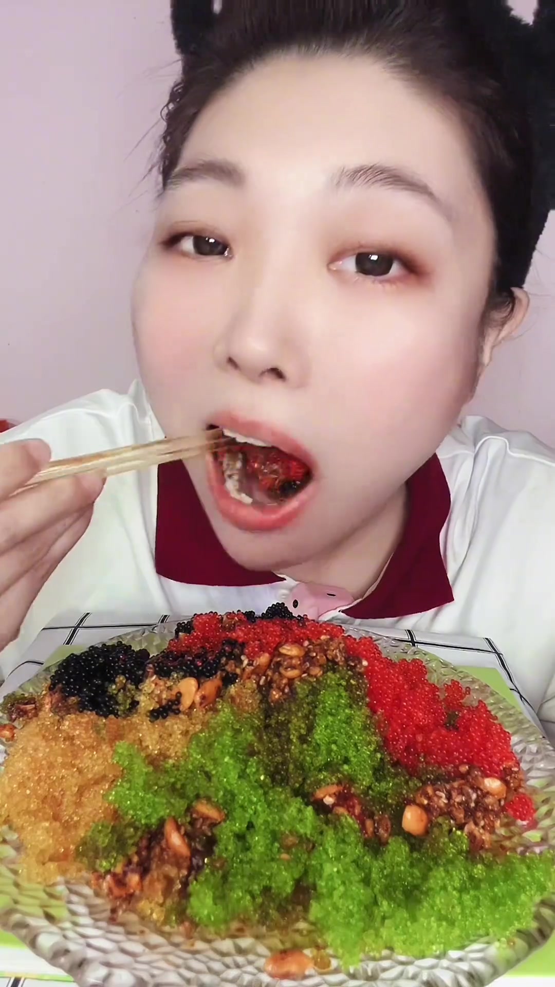 鱼籽辣酱虾拼盘!