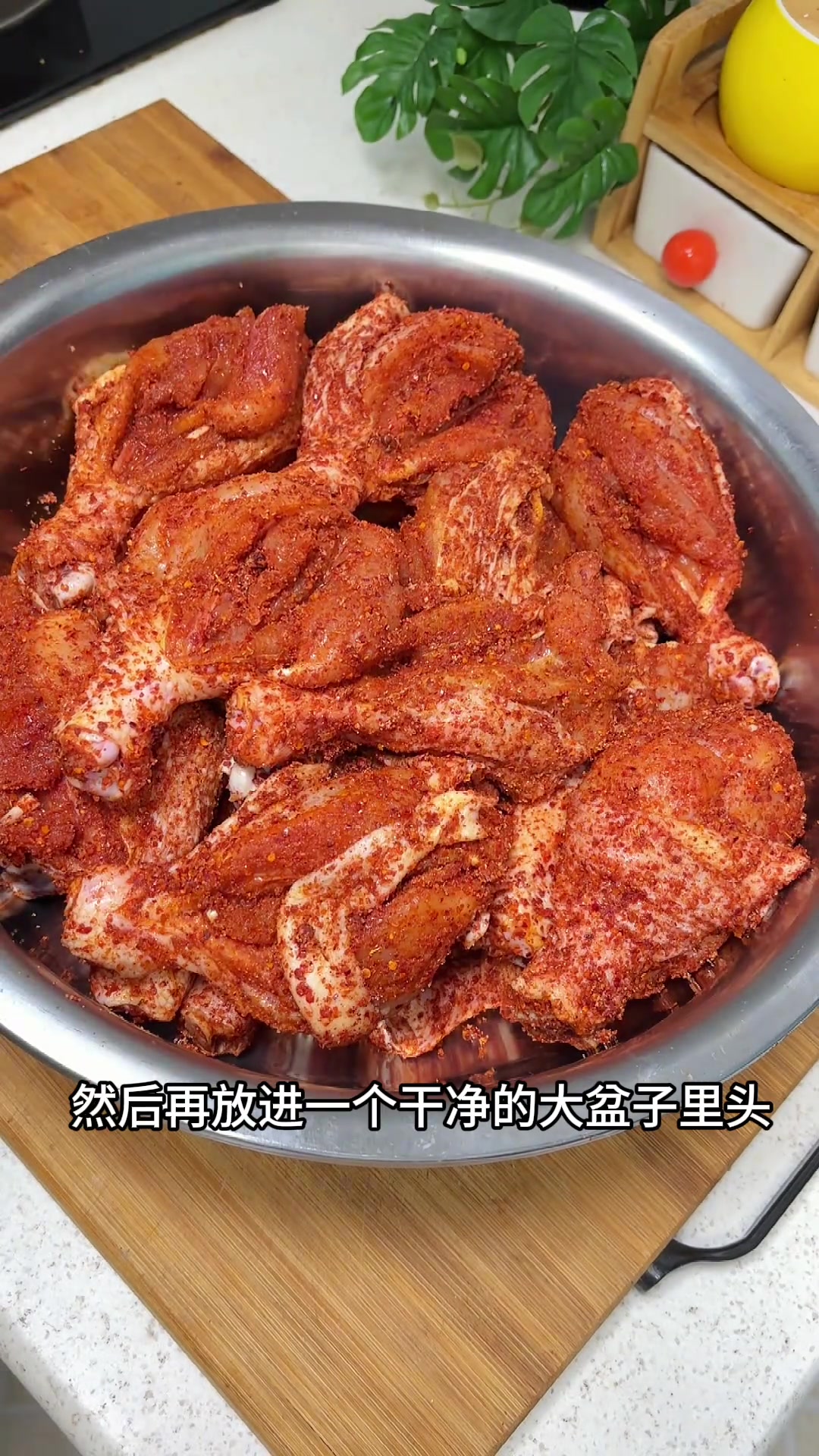 正是做腊肉的季节,每年都要做的腊鸡腿当然要安排啦