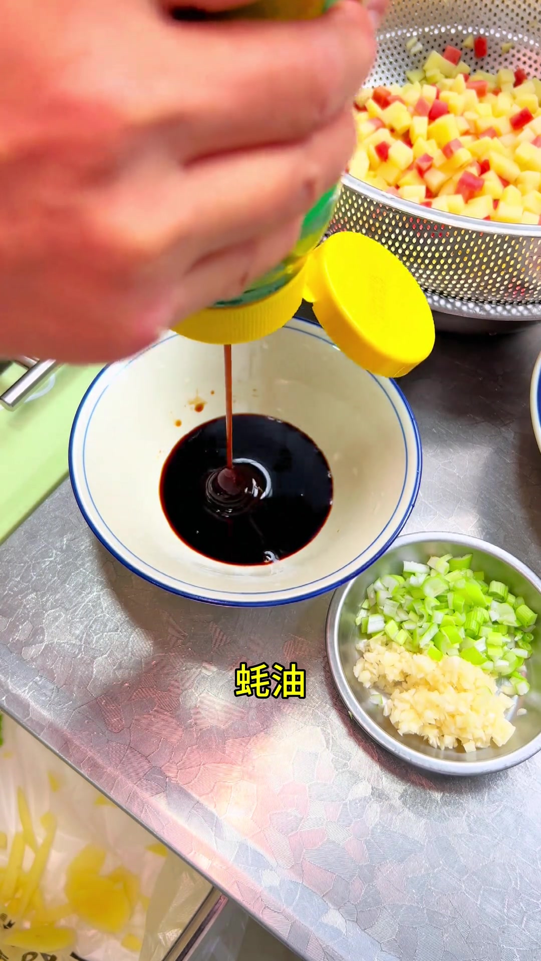 肉沫土豆盖浇饭 家里有孩子的 把这个肉沫土豆盖浇饭的做法