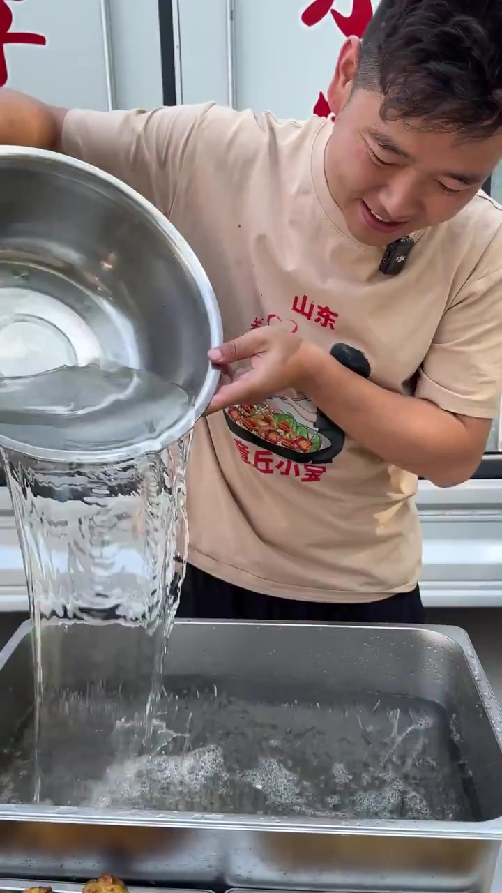 今天给老人做了一锅《小酥肉丸子炖白菜》